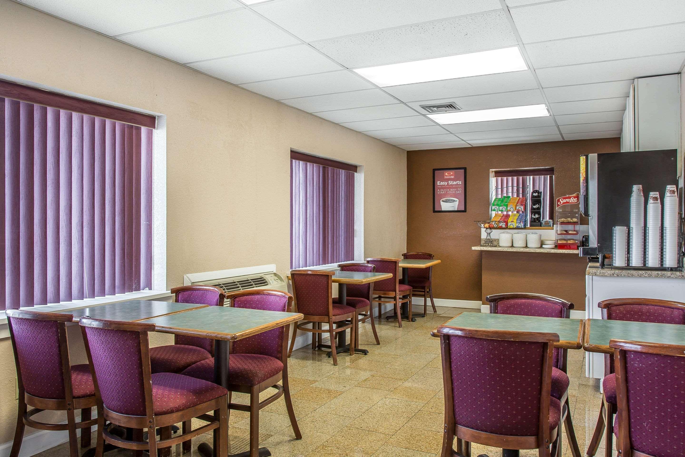 Econo Lodge Cranston - Providence Extérieur photo