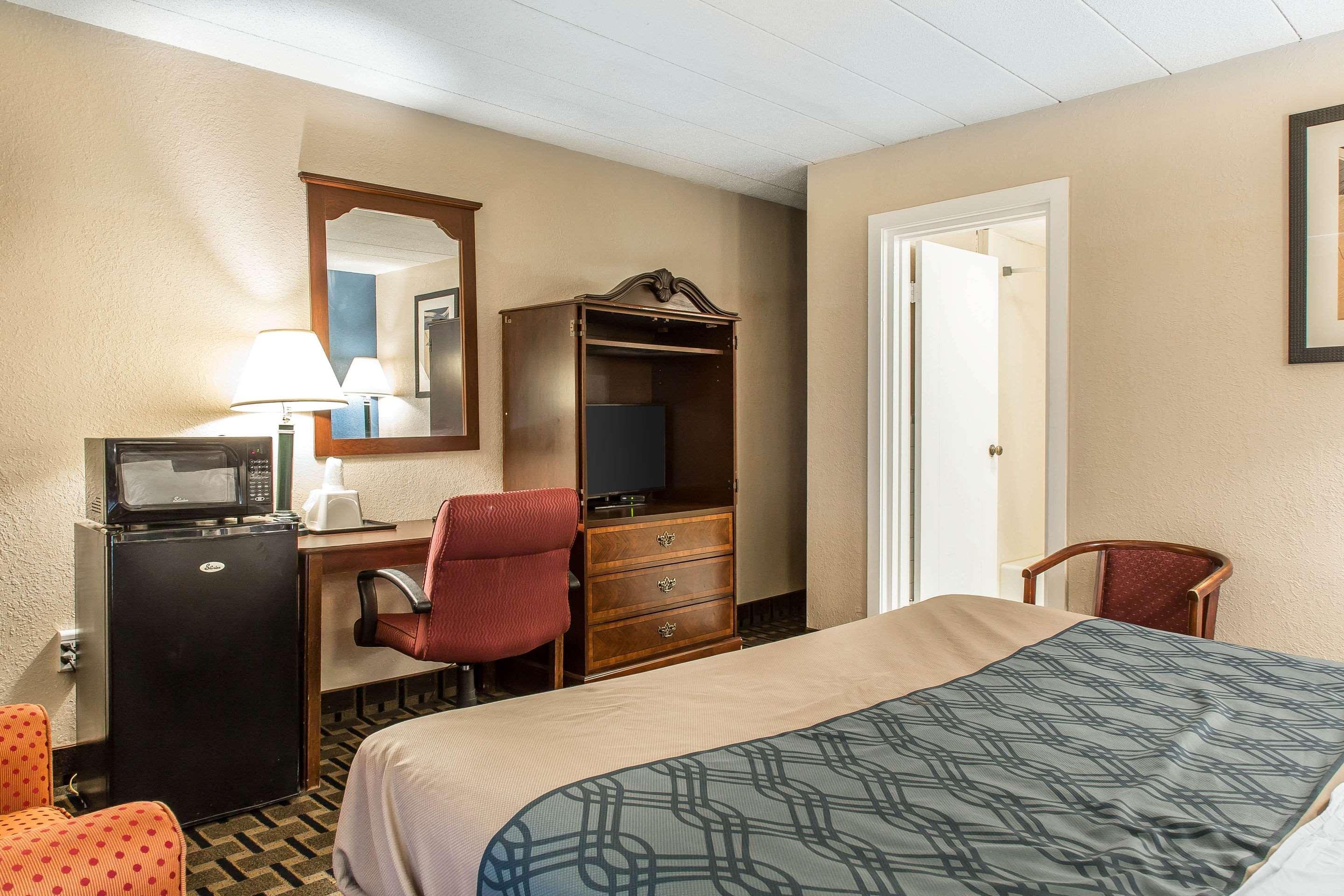 Econo Lodge Cranston - Providence Extérieur photo