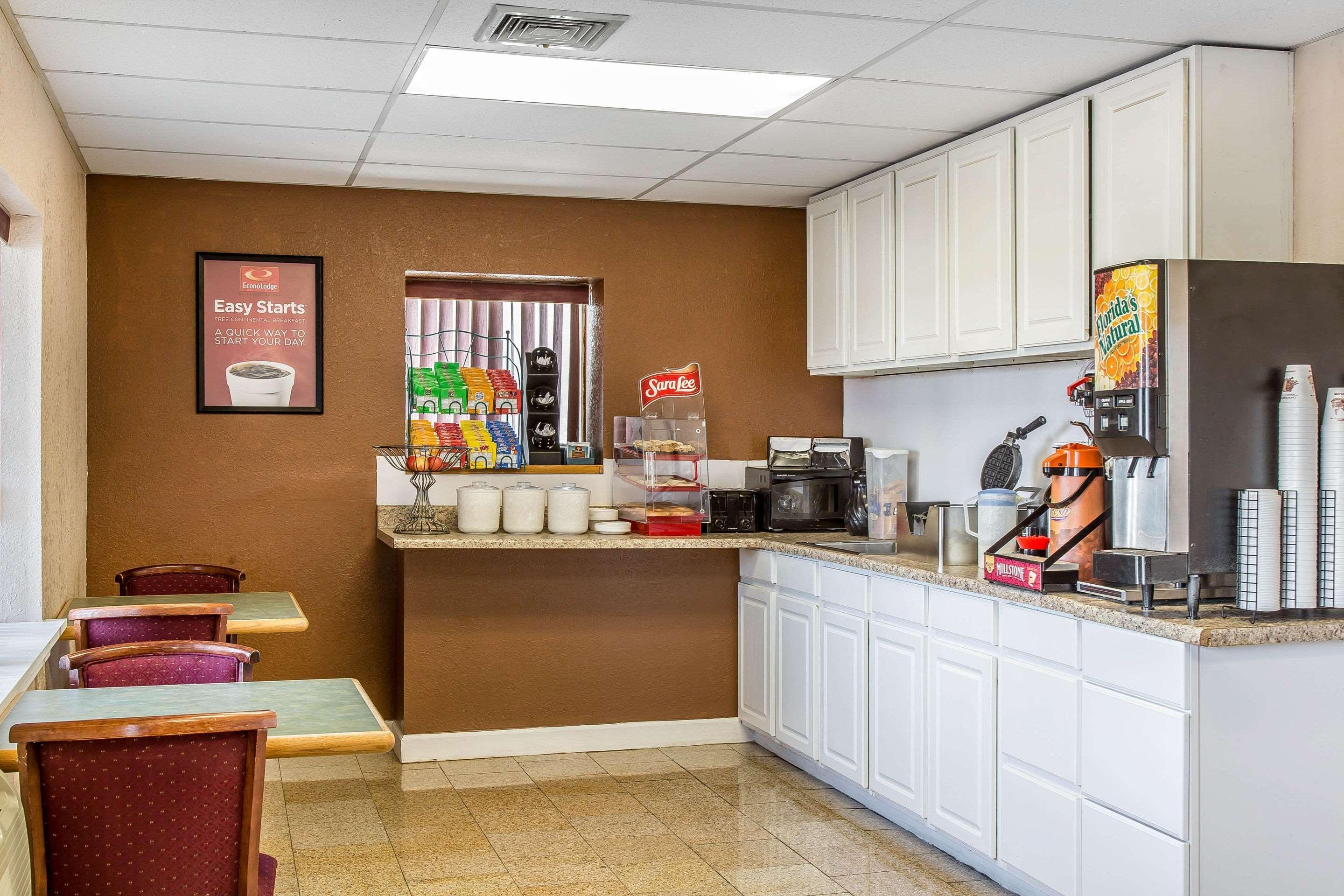 Econo Lodge Cranston - Providence Extérieur photo